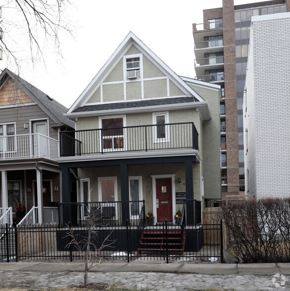 1019 13th Ave SW, Calgary, AB à vendre - Photo principale – Image 1 sur 23