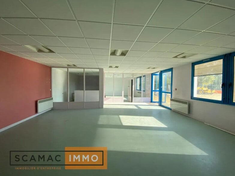 Bureau dans Ris-Orangis à louer - Photo de l’immeuble – Image 1 sur 5
