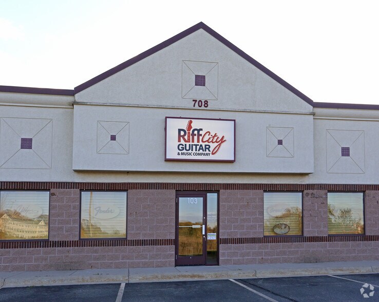 708 E Elm St E, Saint Joseph, MN à louer - Photo de l’immeuble – Image 2 sur 4