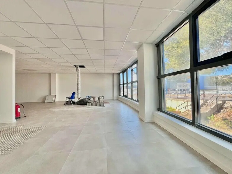 Bureau dans Villeneuve-Loubet à louer - Photo de l’immeuble – Image 3 sur 4