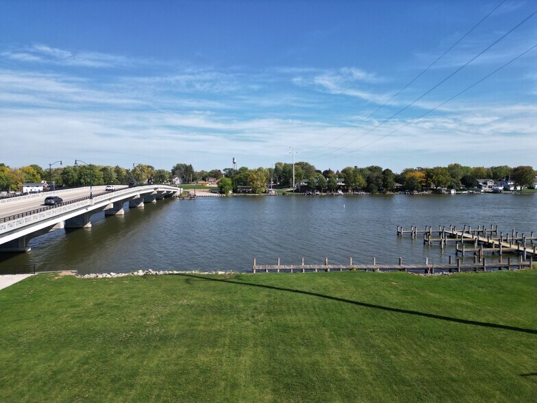 S 1st, Winneconne, WI à vendre - Photo de l’immeuble – Image 3 sur 4