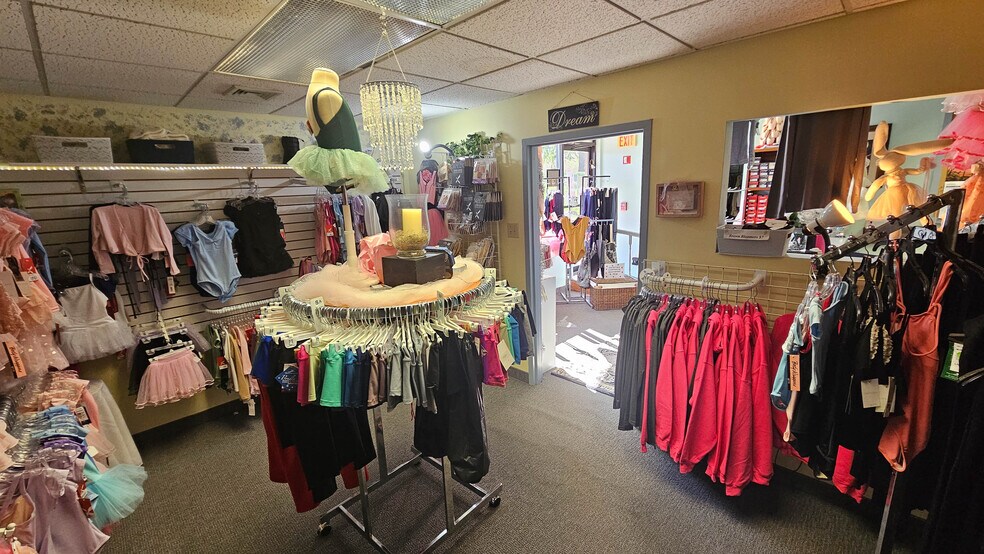 850 N West End Blvd, Quakertown, PA à louer - Photo de l’immeuble – Image 2 sur 12