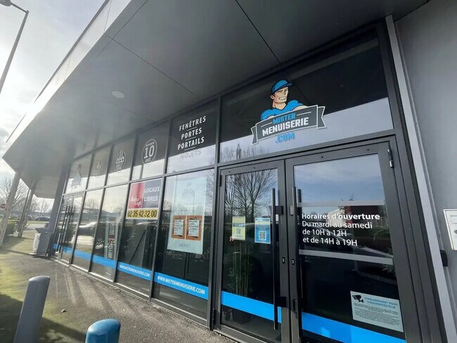 Plus de détails pour Local commercial à louer