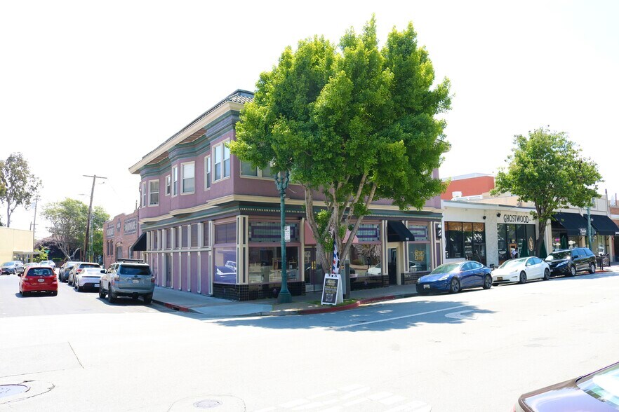 903 Main St, Redwood City, CA à vendre - Photo de l’immeuble – Image 2 sur 7