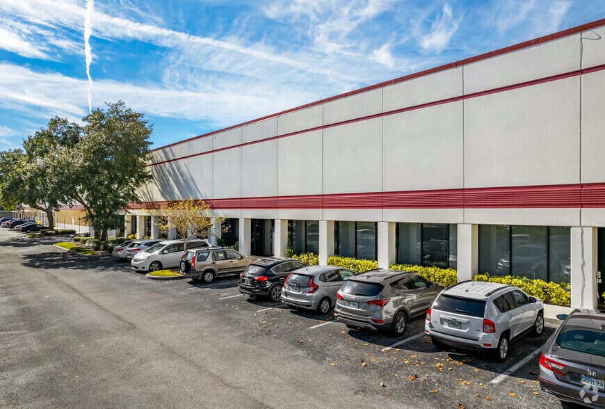 12821 Starkey Rd, Largo, FL à louer - Photo de l’immeuble – Image 2 sur 7
