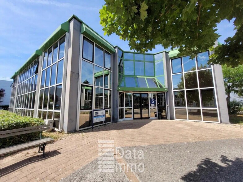 5 Rue Paul Henri Spaak, Saint-Thibault-des-Vignes à louer - Photo de l’immeuble – Image 2 sur 4