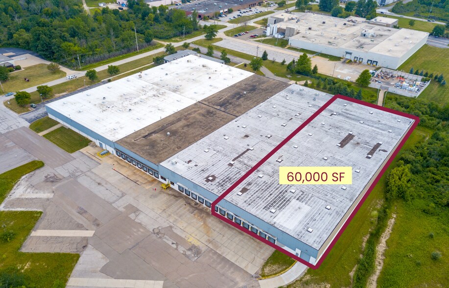 125 Lena Dr, Aurora, OH à louer - Photo de l’immeuble – Image 3 sur 6