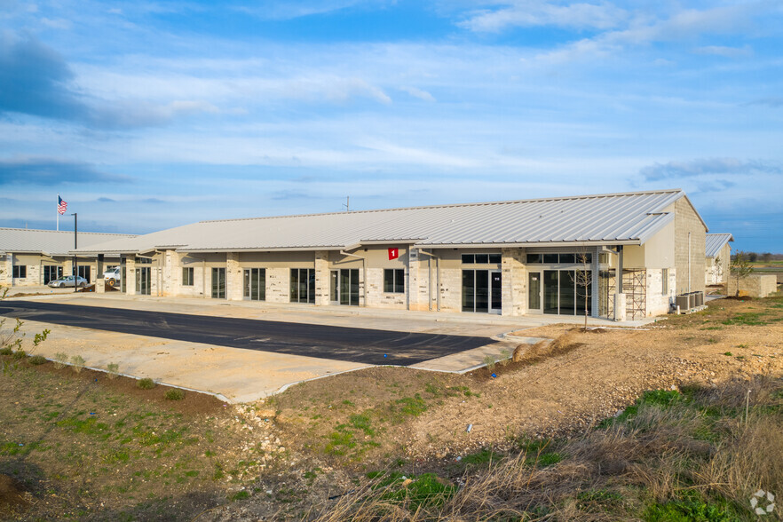 324 Riverwalk Dr, San Marcos, TX à louer - Photo de l’immeuble – Image 2 sur 19