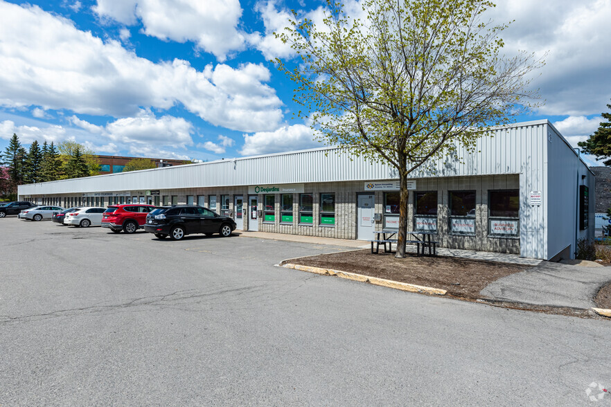 2285 St Laurent Blvd, Ottawa, ON à louer - Photo de l’immeuble – Image 2 sur 4
