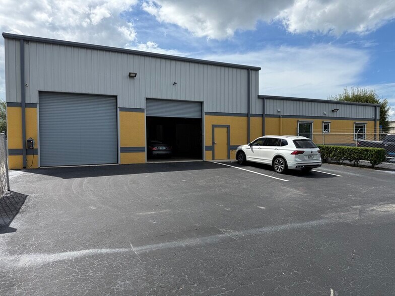 331 Scarlet Blvd, Oldsmar, FL à louer - Photo de l’immeuble – Image 3 sur 15