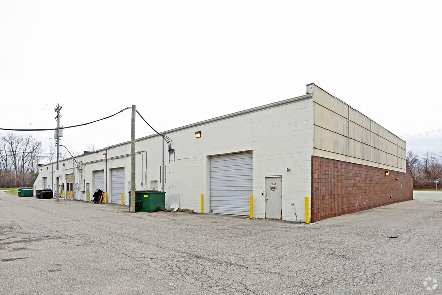 1010-1050 W Hamlin Rd, Rochester Hills, MI à louer - Photo de l’immeuble – Image 2 sur 4