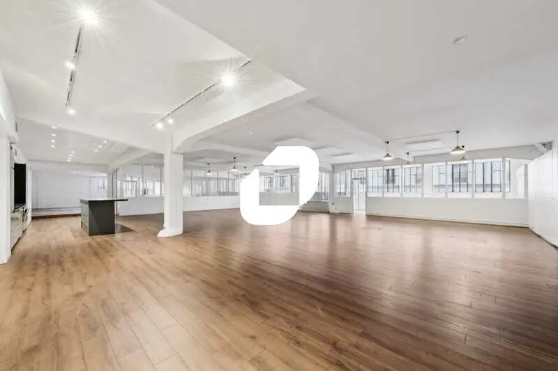 Local d’activités dans Paris à louer - Photo de l’immeuble – Image 2 sur 18