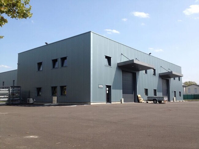 Plus de détails pour Local d'activités à louer