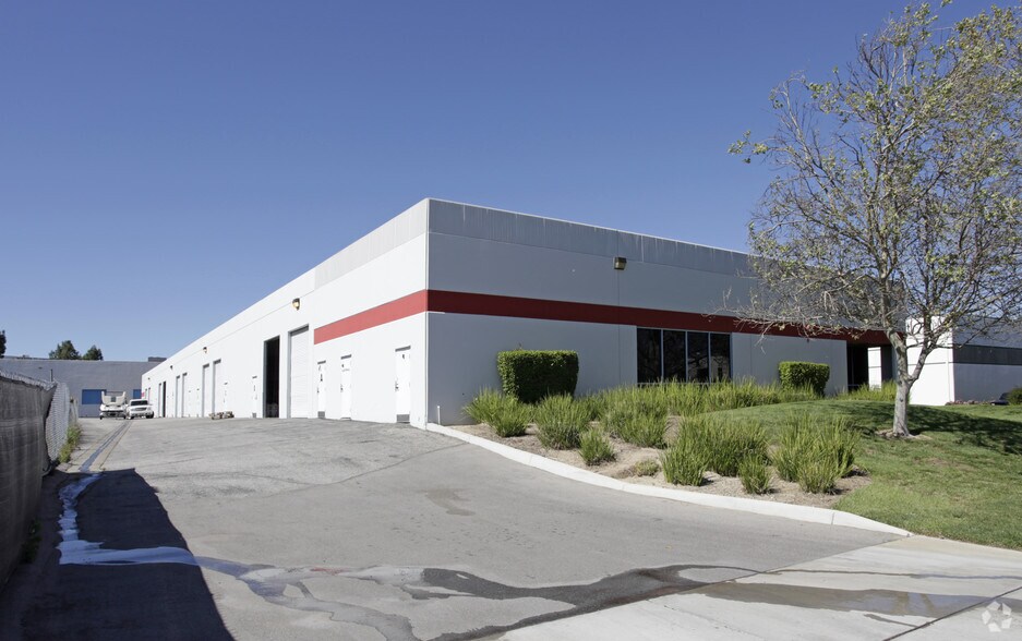 25133 Avenue Tibbitts, Valencia, CA à louer - Photo de l’immeuble – Image 2 sur 7