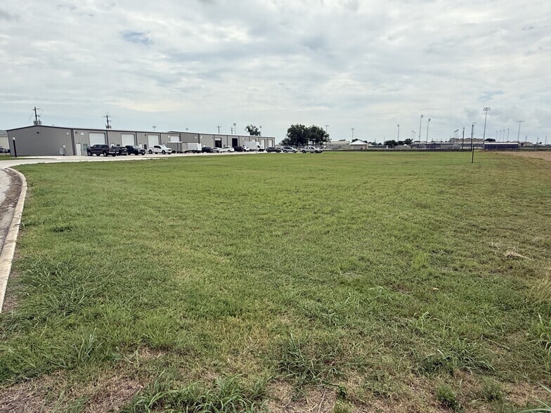 299 Navarro Drive portefeuille de 2 biens à vendre sur LoopNet.fr - Photo de l’immeuble – Image 2 sur 20