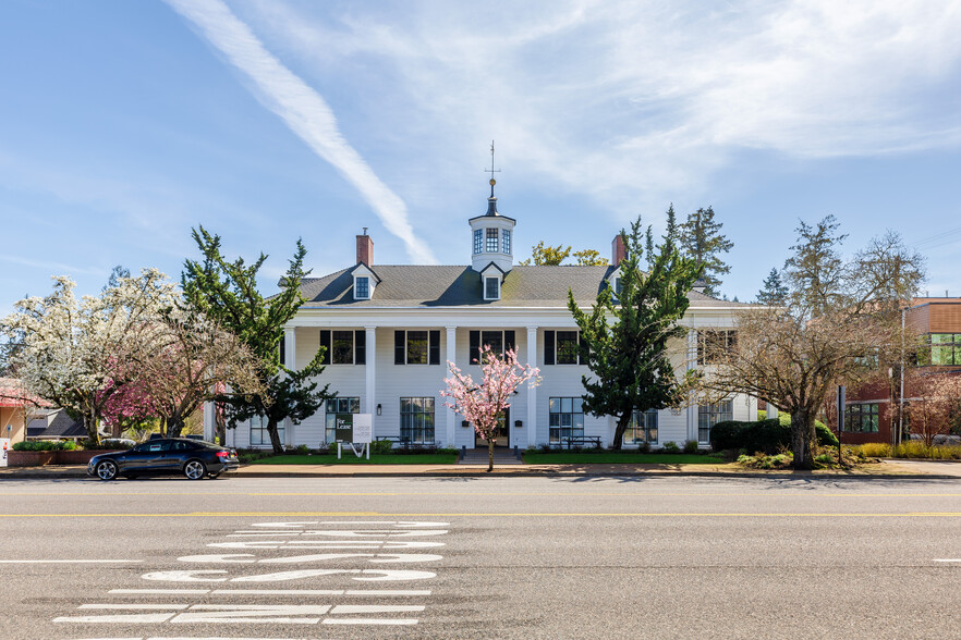 600 A Ave, Lake Oswego, OR à louer - Photo de l’immeuble – Image 2 sur 18