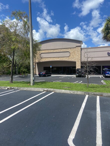 1300-1326 N University Dr, Coral Springs, FL à louer - Photo de l’immeuble – Image 2 sur 3