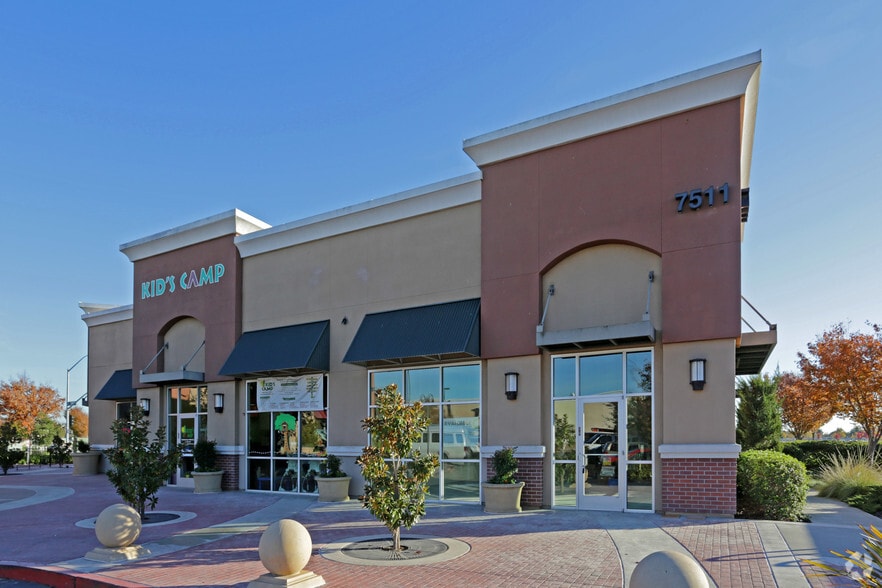 7511 W Stockton Blvd, Sacramento, CA à louer - Photo principale – Image 1 sur 7