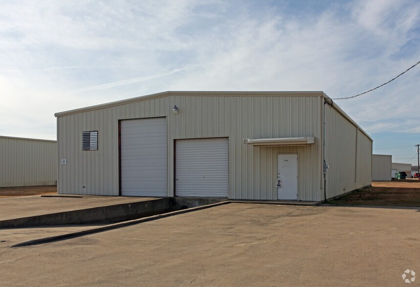 205 Industrial Dr, Forney, TX à louer - Photo de l’immeuble – Image 3 sur 3