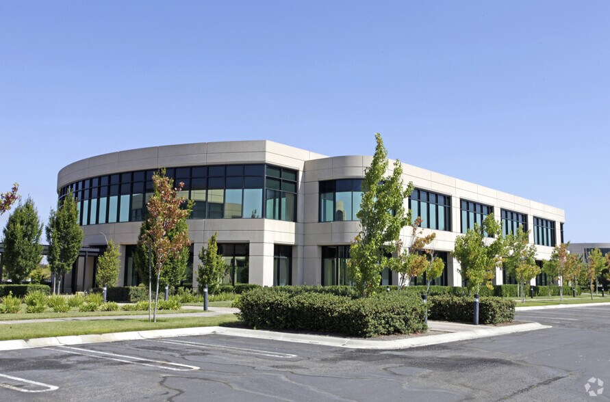 6800 Dumbarton Cir, Fremont, CA à louer - Photo principale – Image 1 sur 3