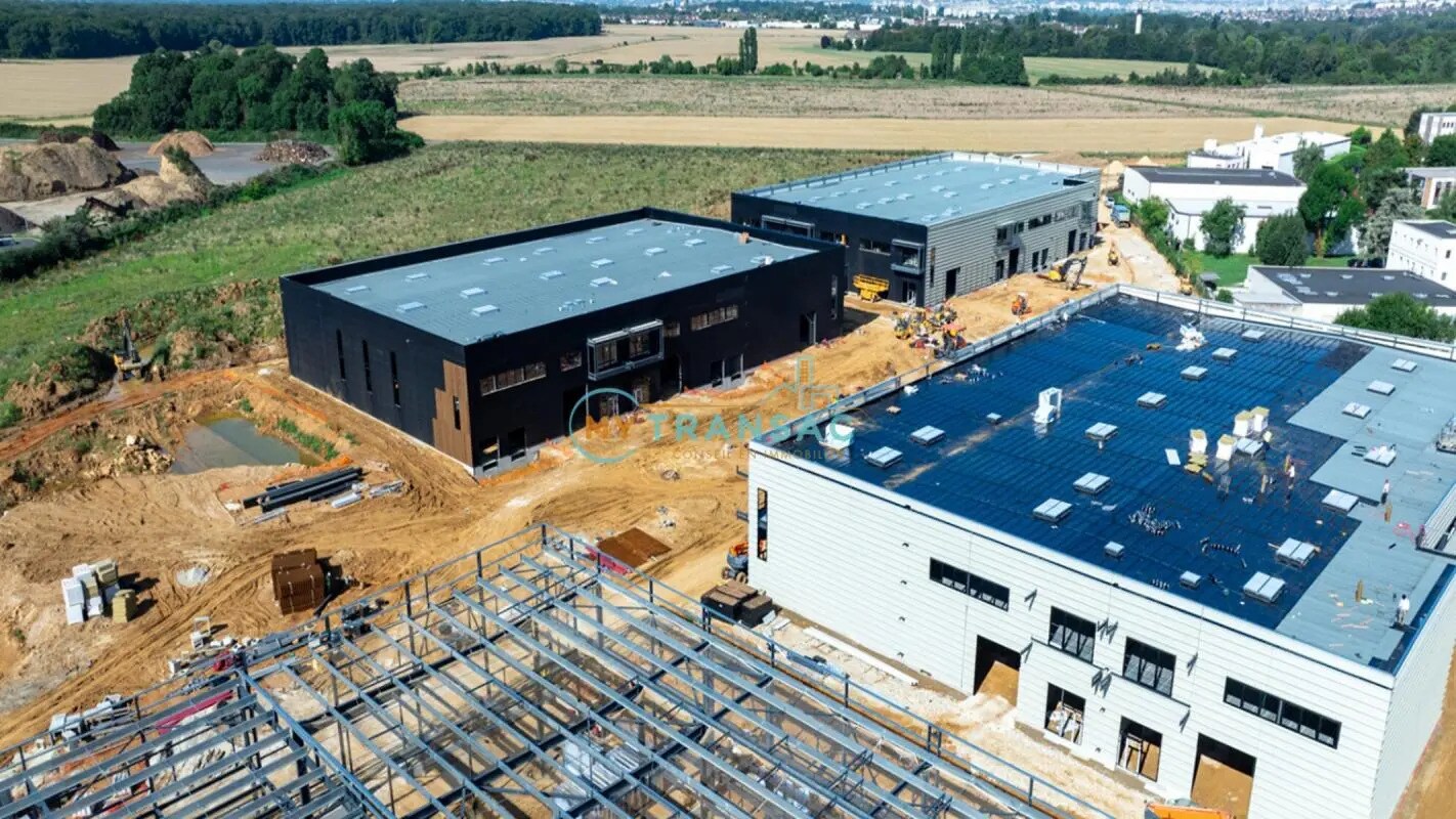 Local d’activités dans La Queue-en-Brie à louer Photo de l’immeuble– Image 1 sur 13