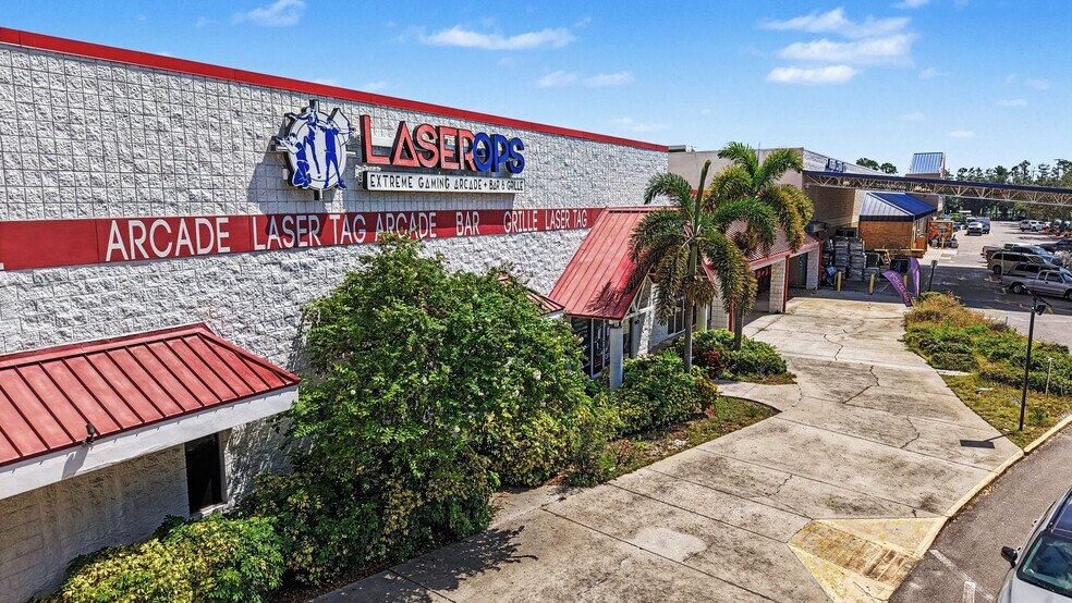 6295 Waters Ave, Tampa, FL à louer - Photo de l’immeuble – Image 2 sur 23