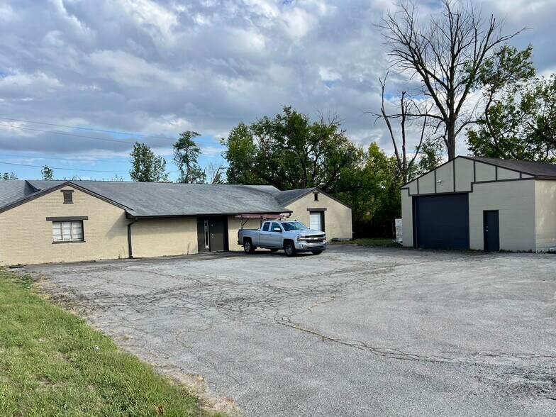 4539 N Shadeland Ave, Indianapolis, IN à vendre - Photo de l’immeuble – Image 1 sur 7