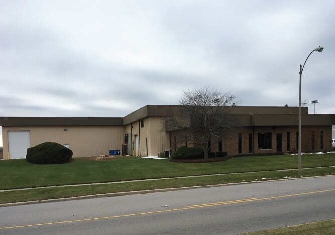 3725 Swenson Ave, St Charles, IL à vendre - Photo de l’immeuble – Image 1 sur 7