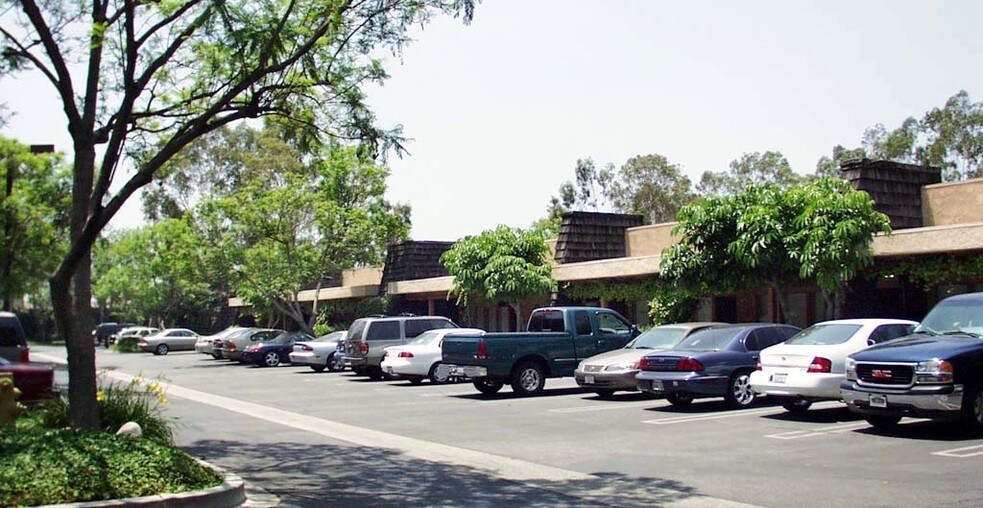 12631 E Imperial Hwy, Santa Fe Springs, CA à louer - Photo principale – Image 1 sur 2