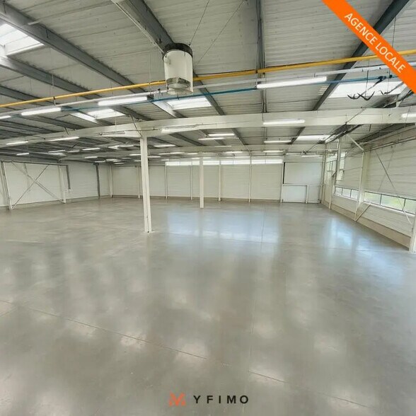 Local d’activités dans Élancourt à louer - Photo de l’immeuble – Image 2 sur 8
