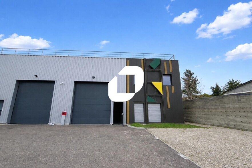 100 Rue De L'Industrie, Saint-Priest à louer - Photo de l’immeuble – Image 1 sur 10