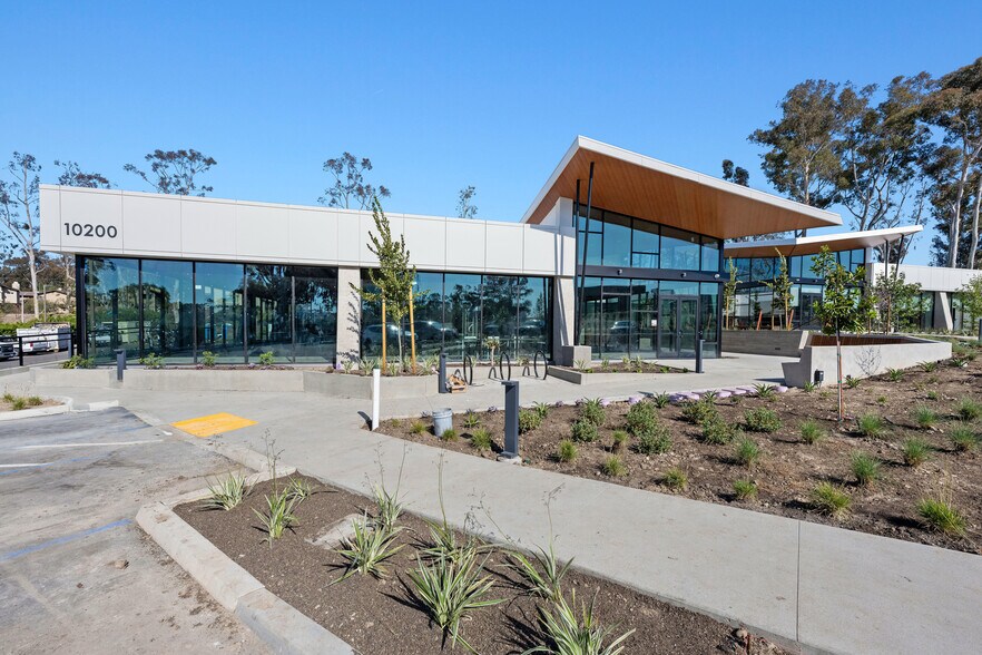 10200 Willow Creek Rd, San Diego, CA à louer - Photo de l’immeuble – Image 2 sur 10