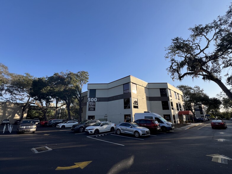 500 Vonderburg Dr, Brandon, FL à vendre - Photo de l’immeuble – Image 3 sur 11