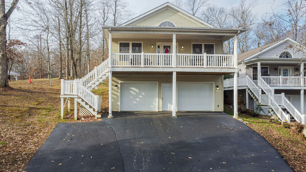 444 E Commerce Ave, Grand Rivers, KY à vendre - Photo principale – Image 1 sur 1