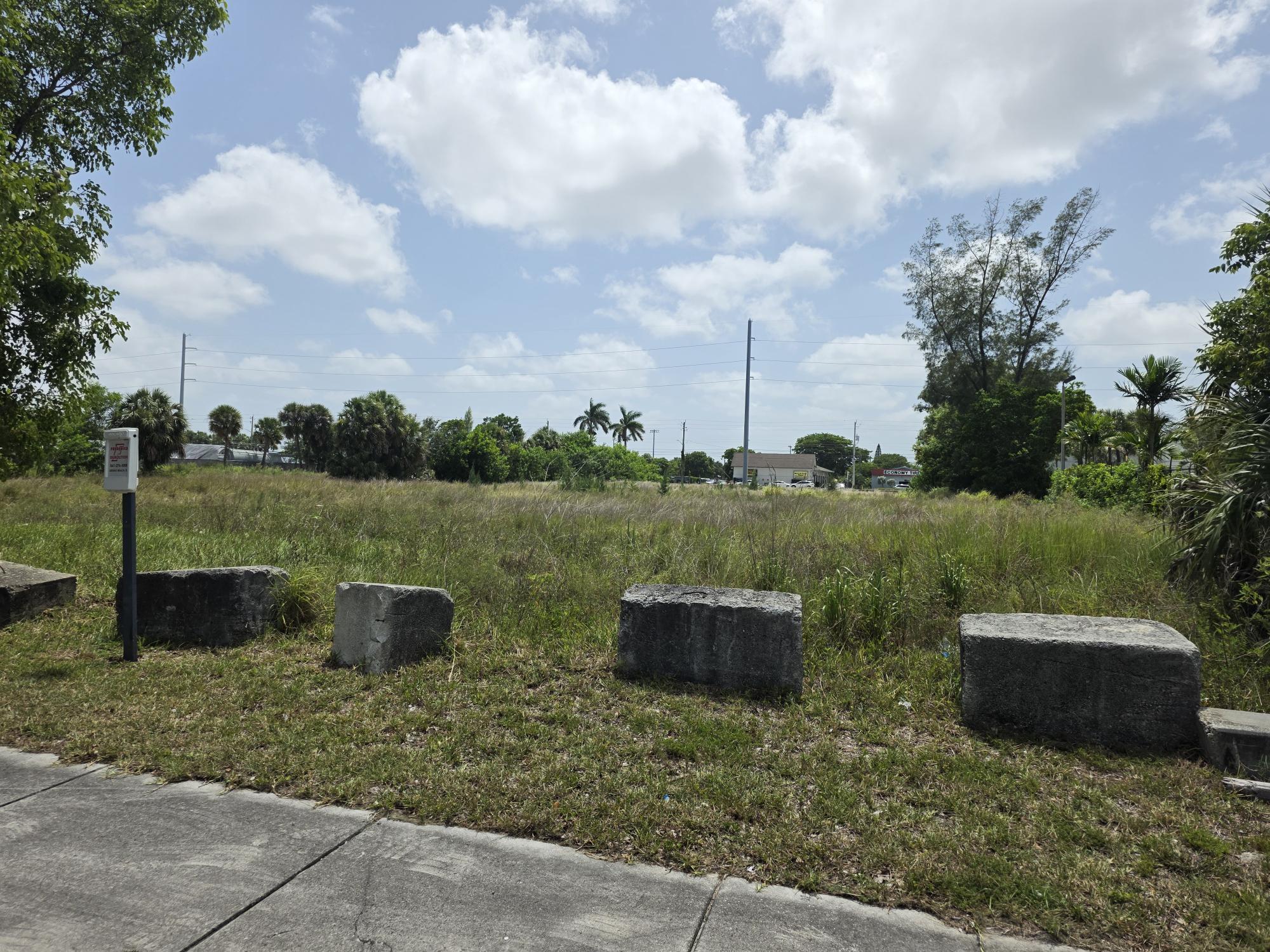 230 NW 18th Ave, Delray Beach, FL à louer Photo principale– Image 1 sur 9