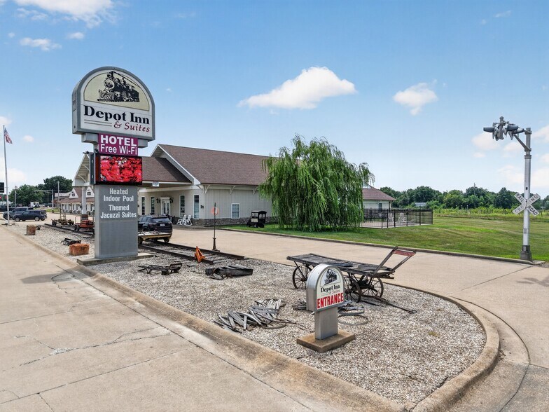 1245 N Brown St, La Plata, MO à vendre - Photo de l’immeuble – Image 2 sur 42