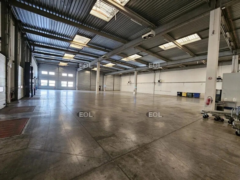 Local d’activités dans Ivry-sur-Seine à louer - Photo de l’immeuble – Image 2 sur 12