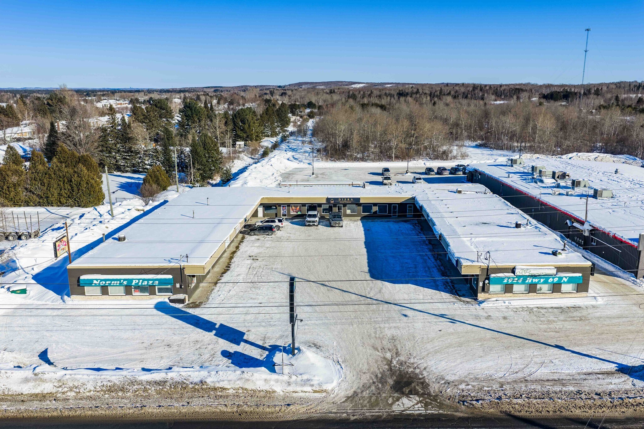 2924 Old Hwy 69 N, Val Caron, ON à louer Photo principale– Image 1 sur 10