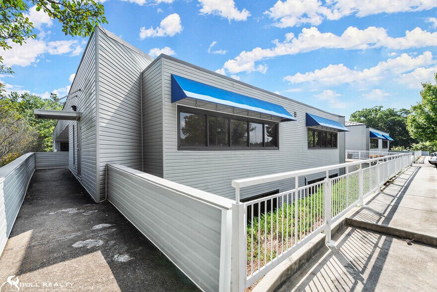 6667 Vernon Woods Dr, Atlanta, GA à louer - Photo de l’immeuble – Image 3 sur 15