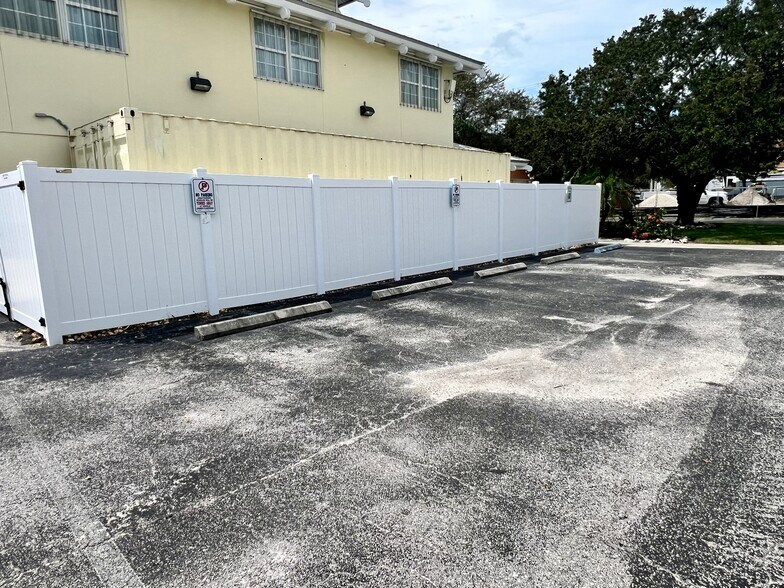 525 8th St W, Bradenton, FL à louer - Photo de l’immeuble – Image 2 sur 13