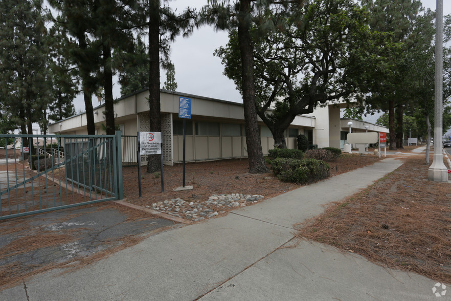 1025 W I St, Ontario, CA à louer - Photo de l’immeuble – Image 1 sur 6