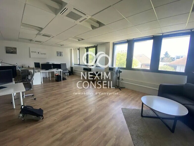 Bureau dans Rueil-Malmaison à louer - Photo de l’immeuble – Image 2 sur 7