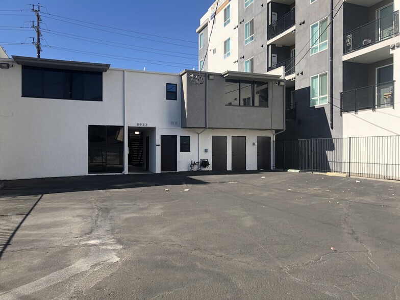 8932 Reseda Blvd, Northridge, CA à louer - Photo de l’immeuble – Image 3 sur 15