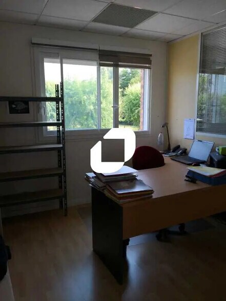 Bureau dans Lisses à louer - Photo de l’immeuble – Image 3 sur 4
