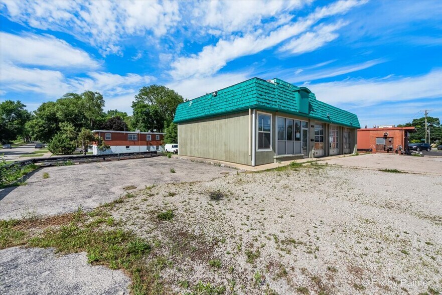 1126 Larkin Ave, Elgin, IL à vendre - Photo de l’immeuble – Image 3 sur 16
