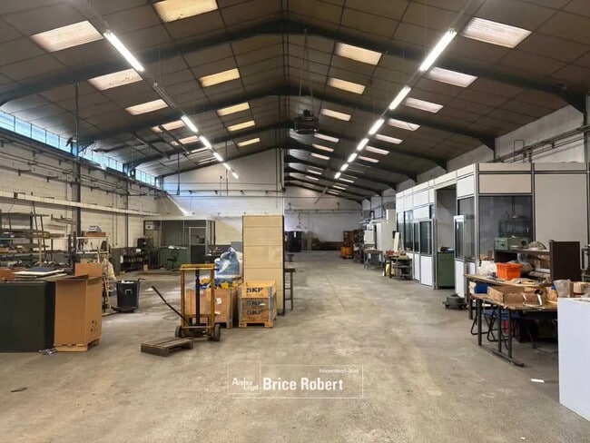 Plus de détails pour Local d’activités à vendre