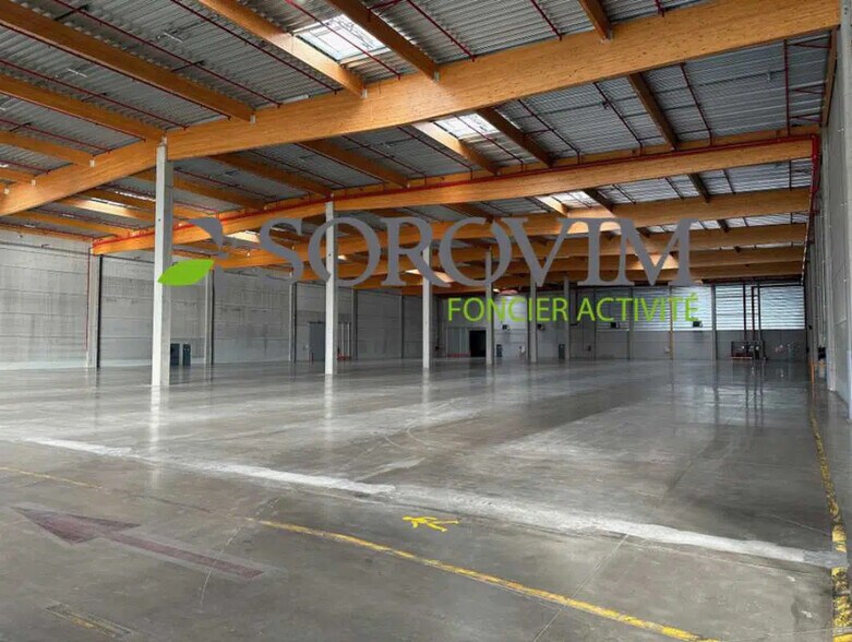 Industriel/Logistique dans SAINT-GEORGES-D'ESPERANCHE à louer - Photo de l’immeuble – Image 1 sur 11