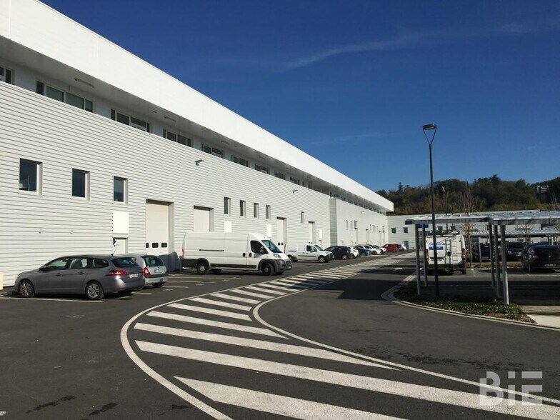 Local d’activités dans Floirac à louer - Photo de l’immeuble – Image 2 sur 15