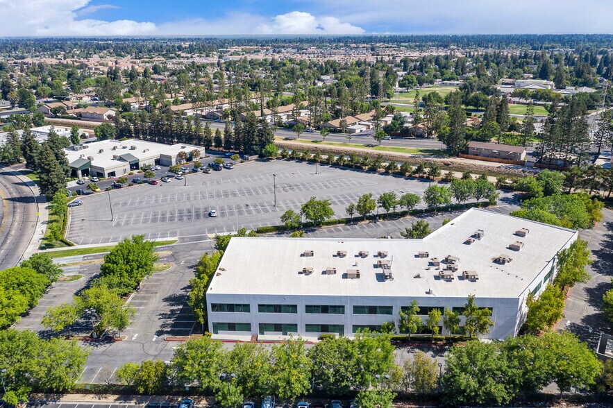 Blythe Corporate Campus portefeuille de 3 biens à vendre sur LoopNet.fr - Photo de l’immeuble – Image 1 sur 17