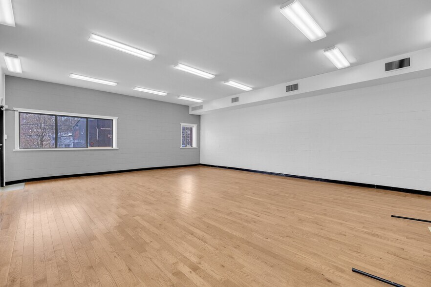 215 Bridgeport Ave, Shelton, CT à louer - Photo intérieure – Image 3 sur 19